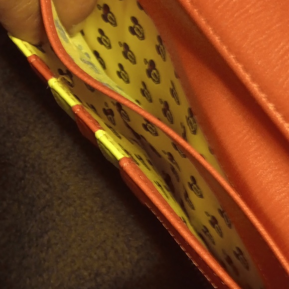 Loungfly Disney wallet - Picture 12 of 13